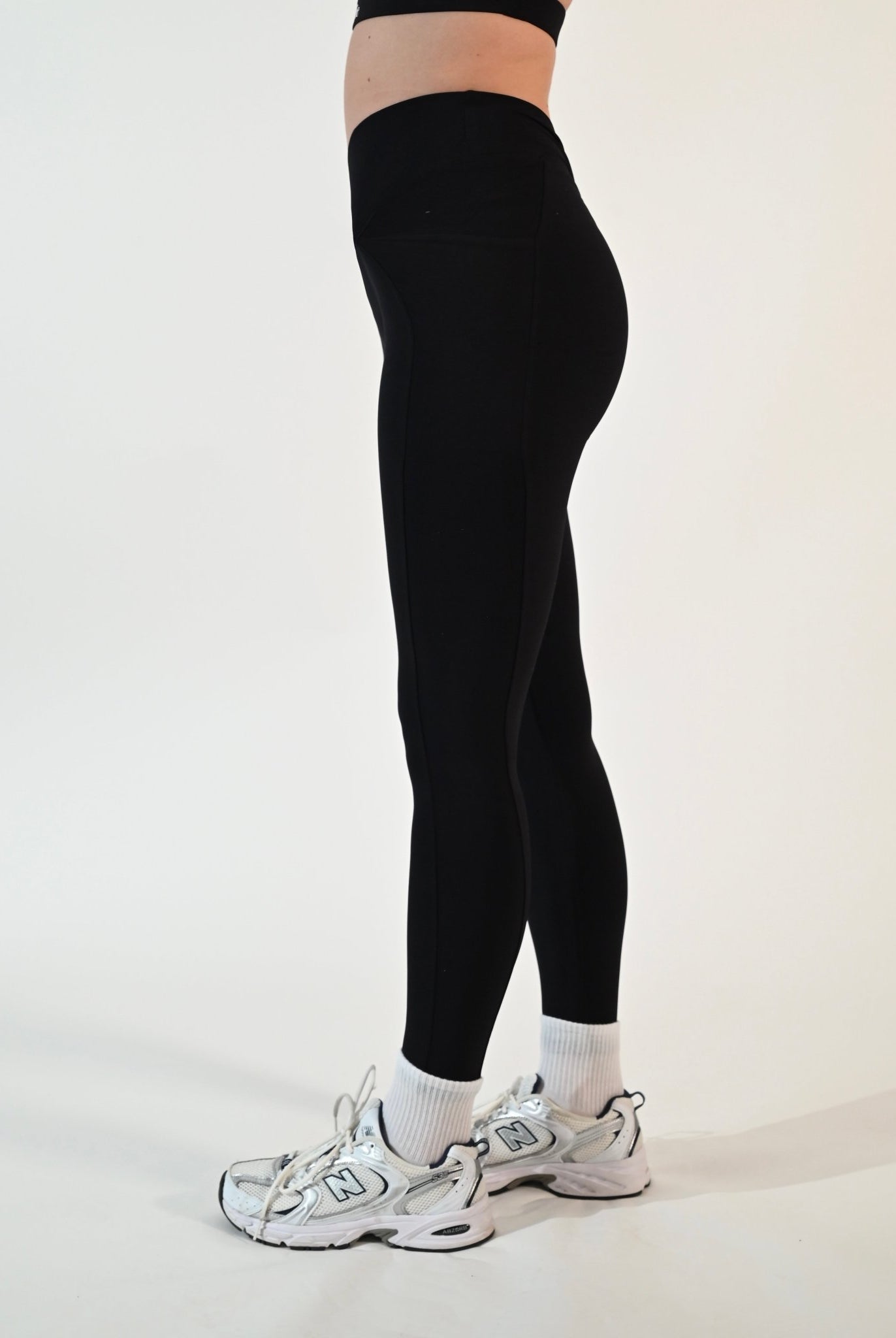 Side - Pocket Serene Leggings - Black - Ellie Gymwear